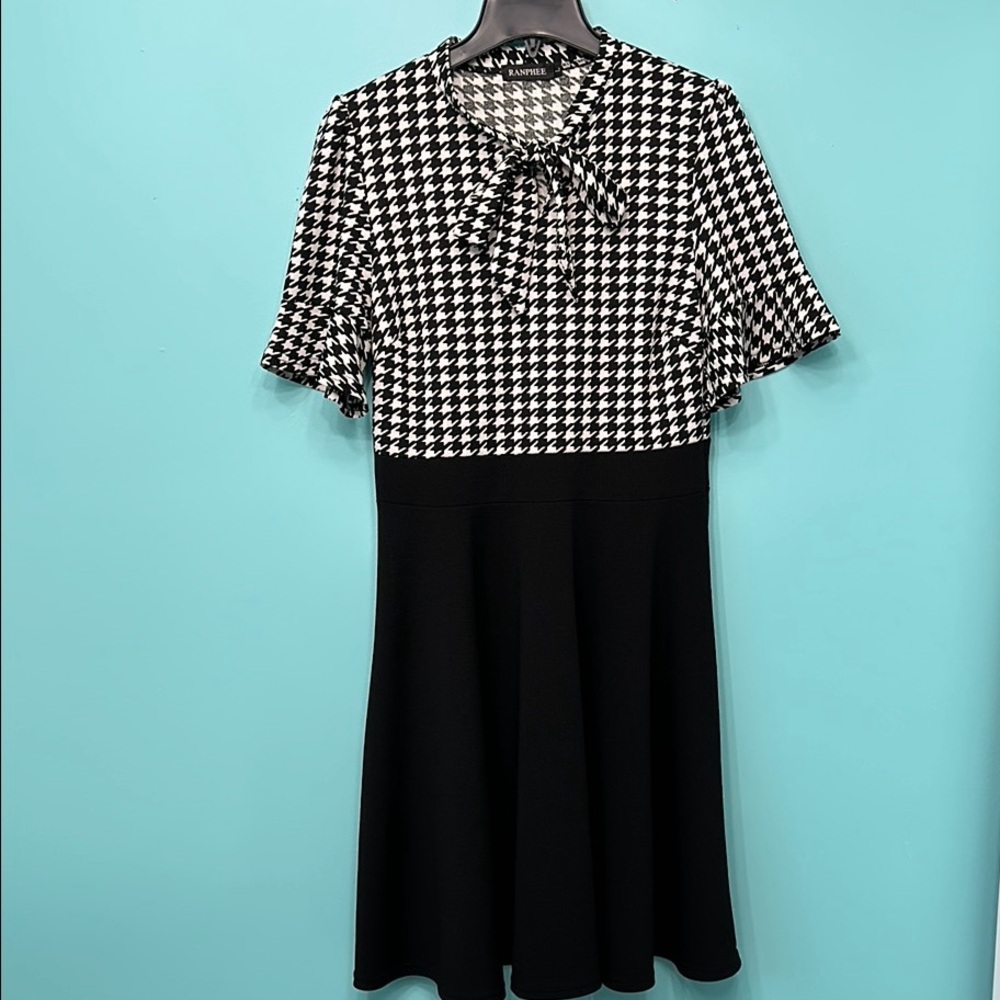 Chic Houndstooth Black Dress